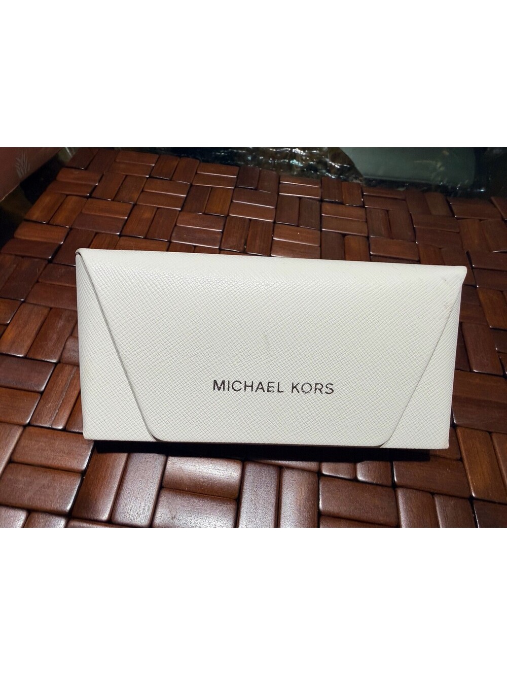 Michael Kors White Faux Leather Hard Case for Glasses/Sunglasses Flip Top